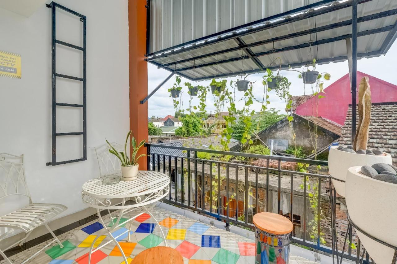 Super Oyo 3496 Griya Gayatri Syariah Hotel Melati Екстериор снимка