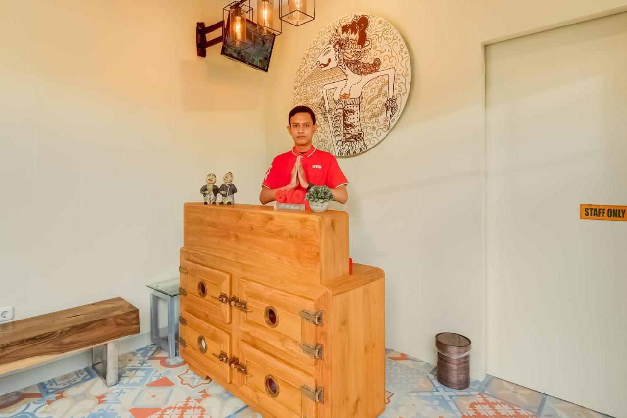 Super Oyo 3496 Griya Gayatri Syariah Hotel Melati Екстериор снимка