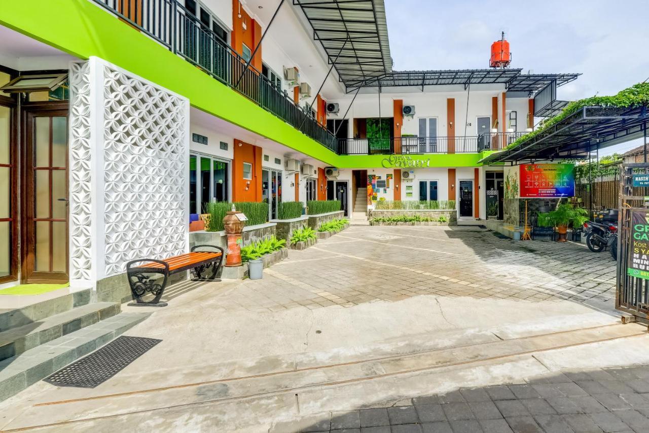 Super Oyo 3496 Griya Gayatri Syariah Hotel Melati Екстериор снимка