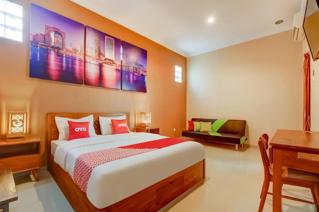 Super Oyo 3496 Griya Gayatri Syariah Hotel Melati Екстериор снимка