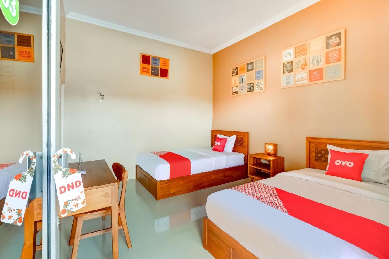 Super Oyo 3496 Griya Gayatri Syariah Hotel Melati Екстериор снимка
